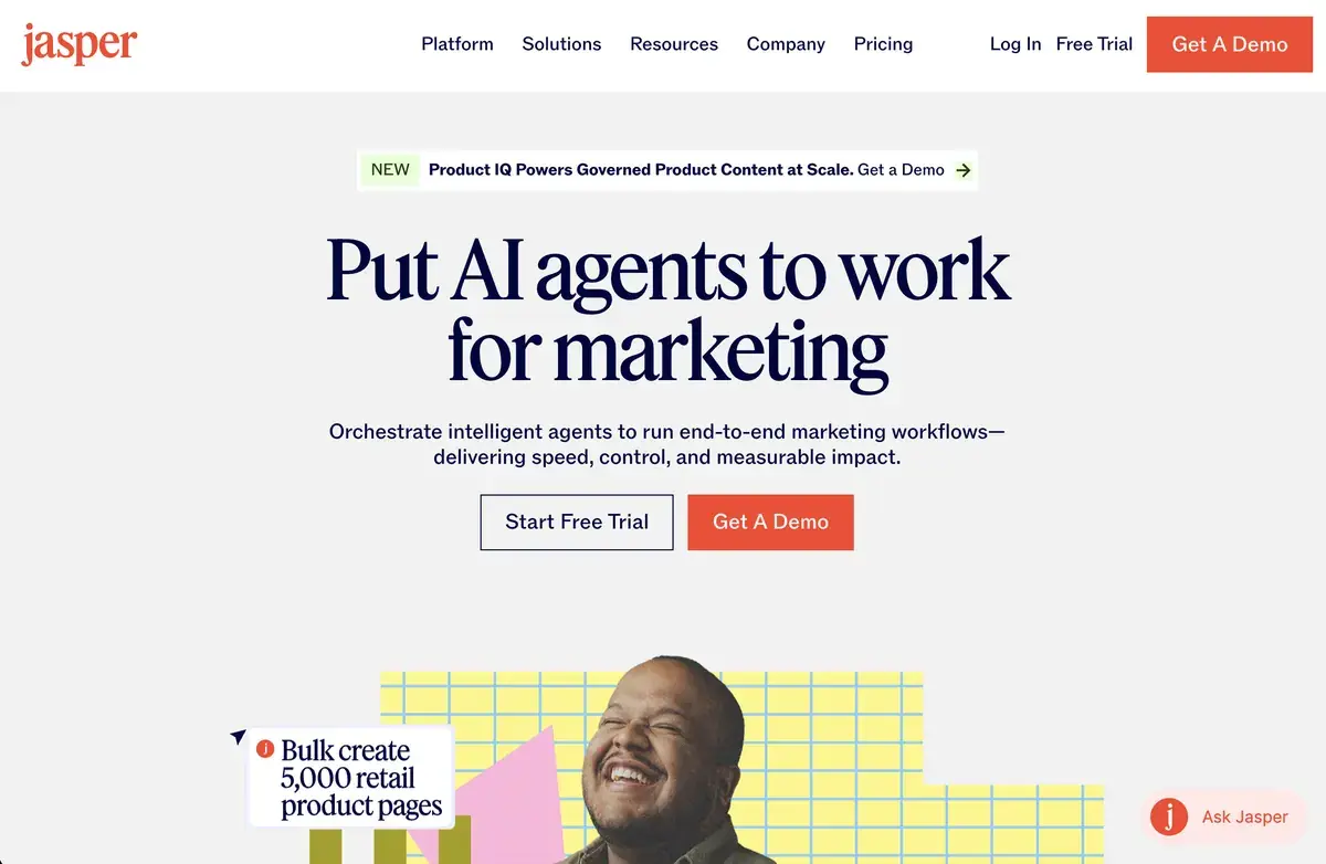 Jasper AI:n etusivu lokakuussa 2026, otsikkona Put AI agents to work for marketing